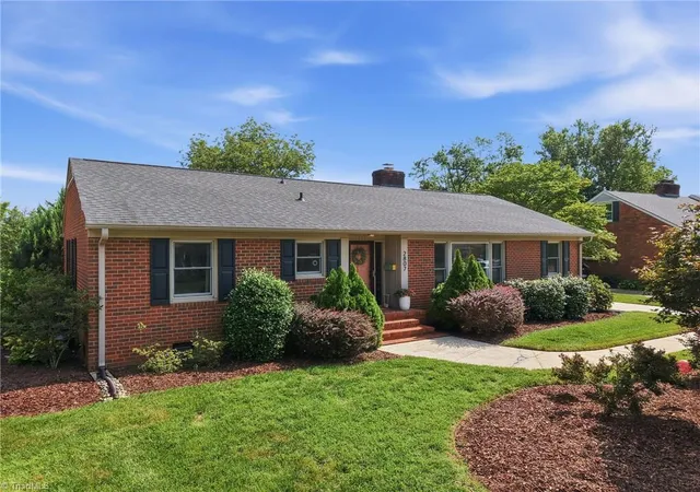 2nd image of 2807 Northampton Dr, Greensboro, NC 27408 | MLS# 1231080