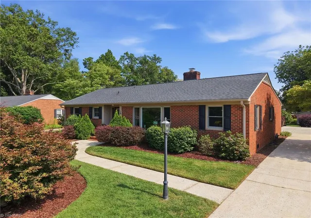3rd image of 2807 Northampton Dr, Greensboro, NC 27408 | MLS# 1231080