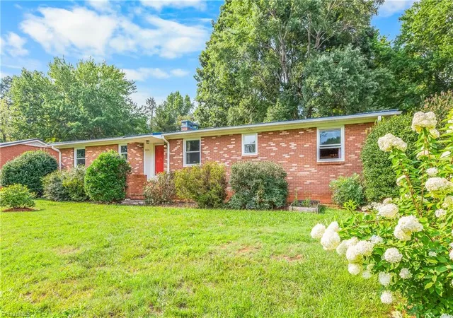 1st image of 4531 Chantilly Ln, Winston Salem, NC 27106 | MLS# 1229185