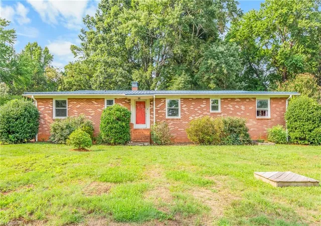2nd image of 4531 Chantilly Ln, Winston Salem, NC 27106 | MLS# 1229185