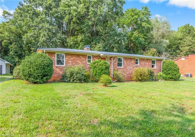 3rd image of 4531 Chantilly Ln, Winston Salem, NC 27106 | MLS# 1229185