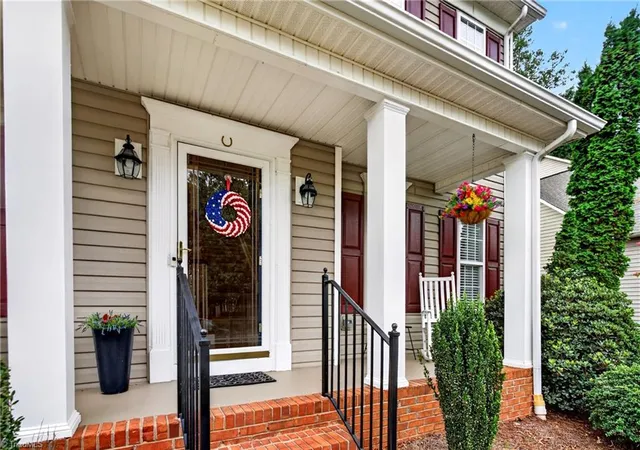 Photo 3 of Single family home for sale at 3674 Oak Chase Dr, High Point, NC 27265 | MLS# 1229005 | Listing updated on 2026-09-22