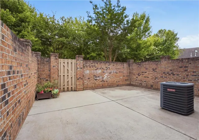Photo 3 of Single family home for sale at 752 Carneros Cir, High Point, NC 27265 | MLS# 1230273 | Listing updated on 2026-09-15