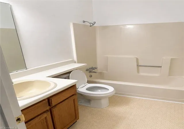 11th image of 324 Meadows Cir, Winston Salem, NC 27104 | MLS# 1230619