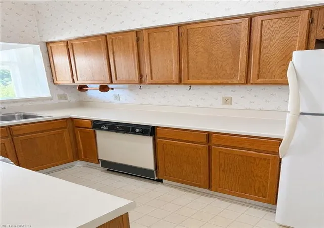Photo 3 of Single family home for sale at 324 Meadows Cir, Winston Salem, NC 27104 | MLS# 1230619 | Listing updated on 2026-08-24