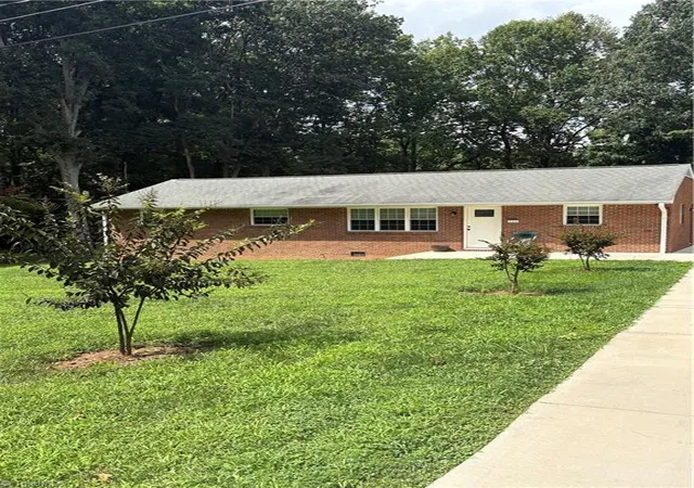 Photo 1 of Sale Pending at 206 Hendrix Dr, Kernersville, NC 27284 | MLS# 1231634 | Listing updated on 2026-08-26
