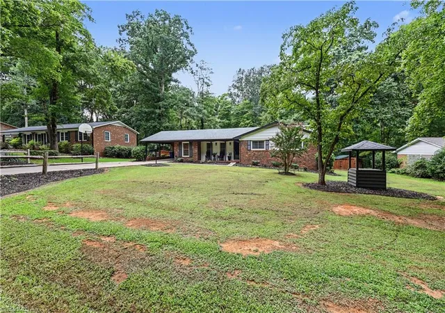 Photo 3 of Single family home for sale at 578 Eastwood Dr, Asheboro, NC 27205 | MLS# 1229343 | Listing updated on 2026-09-18