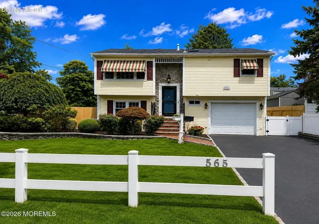 2nd image of 565 Sumner Ave, Belford, NJ 07718 | MLS# 22624985