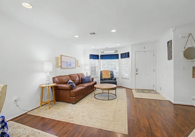 4th image of 7 Horseshoe Ct, Tinton Falls, NJ 07753 | MLS# 22616101