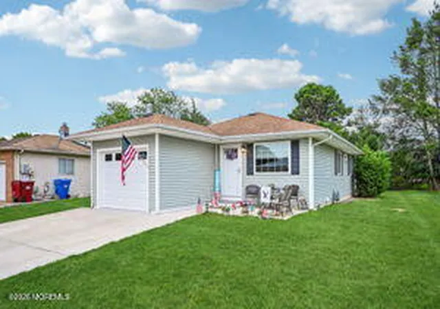 Photo 2 of Single family home for sale at 75 Bimini Dr, Toms River, NJ 08757 | MLS# 22620247 | Listing updated on 2026-10-05