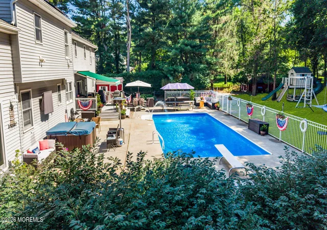 4th image of 4 Crestview Ct, Farmingdale, NJ 07727 | MLS# 22624027