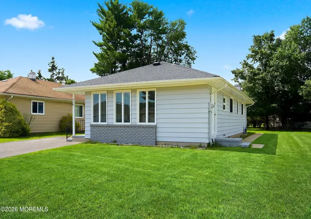 Photo 2 of Single family home for sale at 613 Jamaica Blvd, Toms River, NJ 08757 | MLS# 22619225 | Listing updated on 2026-08-31