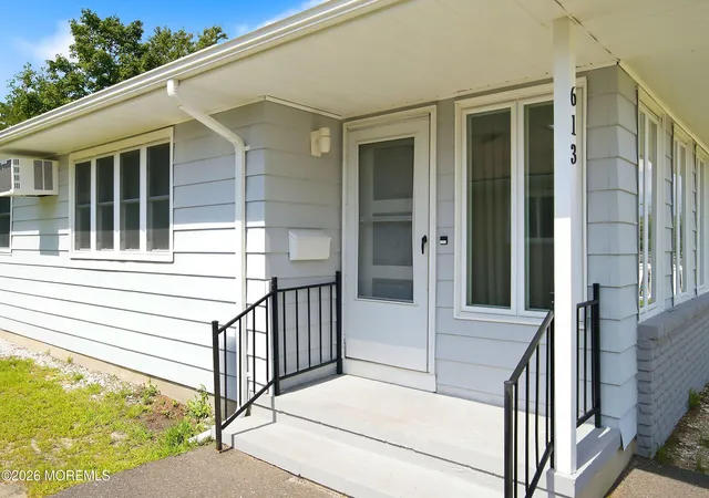Photo 3 of Single family home for sale at 613 Jamaica Blvd, Toms River, NJ 08757 | MLS# 22619225 | Listing updated on 2026-08-31