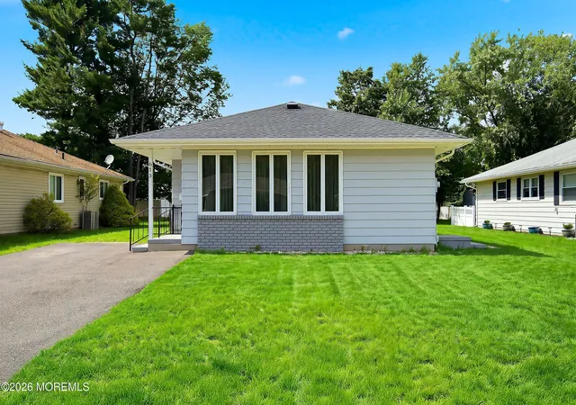 Photo 3 of Single family home for sale at 613 Jamaica Blvd, Toms River, NJ 08757 | MLS# 22619225 | Listing updated on 2026-08-31