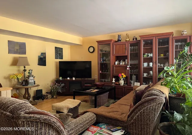 4th image of 37 Aspen Ave, Englishtown, NJ 07726 | MLS# 22620290