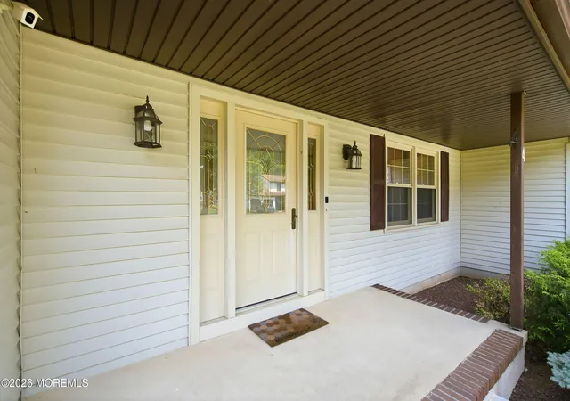 5th image of 4 Carriage Ct, Marlboro, NJ 07746 | MLS# 22621425