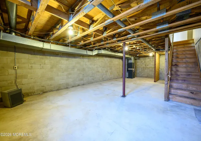 2nd image of 213 Longwood Dr, Manalapan, NJ 07726