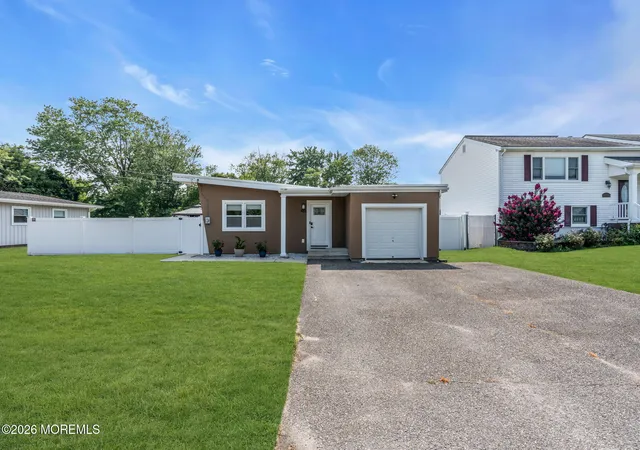 Photo 3 of Sale Pending at 488 Amherst Dr, Brick, NJ 08723 | MLS# 22622023 | Listing updated on 2026-09-16