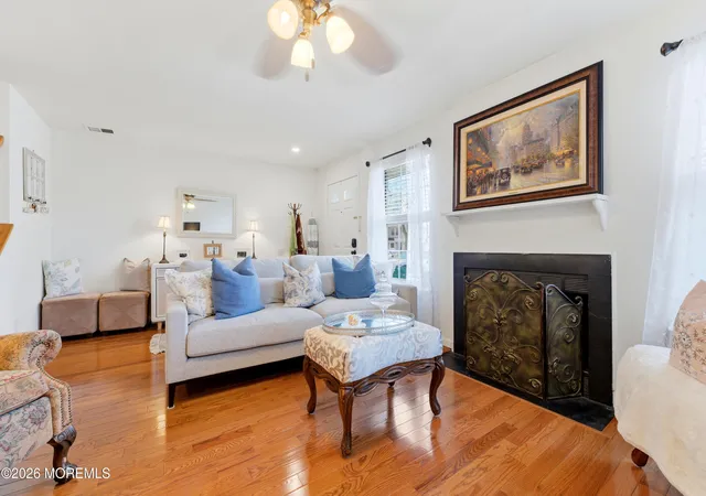 Listing Photo 5 - Condo for sale in building located at 26 Alameda Ct, Eatontown, NJ 07724