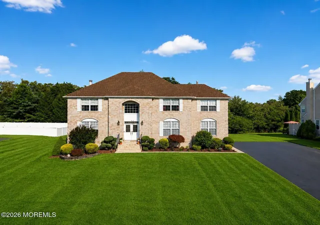 2nd image of 14 Jamesworthy Ct, Marlboro, NJ 07746 | MLS# 22621683