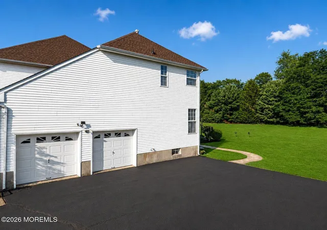 5th image of 14 Jamesworthy Ct, Marlboro, NJ 07746 | MLS# 22621683