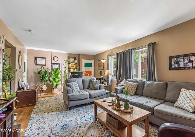 3rd image of 8 Juniper Ln, Eatontown, NJ 07724