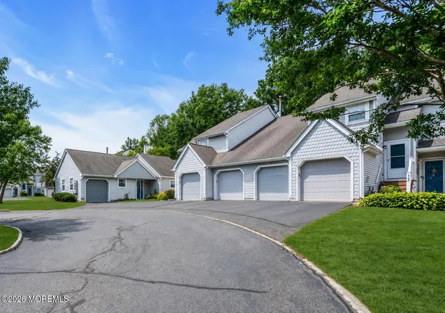 3rd image of 14 Evergreen Ct, Freehold, NJ 07728 | MLS# 22621556