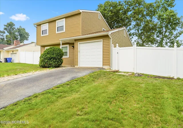 Photo 3 of Sale Pending at 1948 Teakwood Rd, Toms River, NJ 08753 | MLS# 22621506 | Listing updated on 2026-08-20