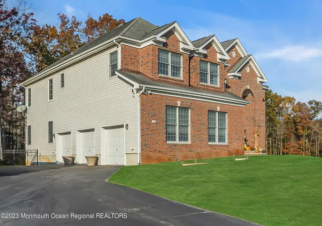 Photo 2 of Single family home for sale at 16 Lakeside Dr, Jackson, NJ 08527 | MLS# 22621502 | Listing updated on 2026-09-29