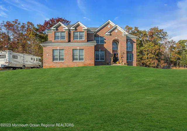 Photo 4 of Single family home for sale at 16 Lakeside Dr, Jackson, NJ 08527 | MLS# 22621502 | Listing updated on 2026-09-29