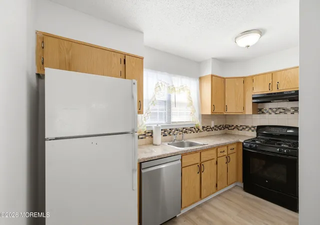 3rd image of 39 Datchet Close, Freehold, NJ 07728 | MLS# 22622265