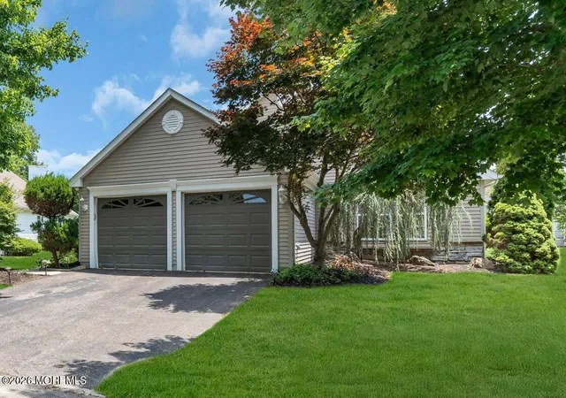 3rd image of 5 Round Valley Ln, Lakewood, NJ 08701 | MLS# 22621542