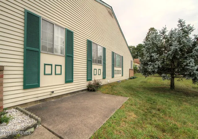 Photo 3 of Single family home for sale at 4 B Ivy St, Whiting, NJ 08759 | MLS# 22621772 | Listing updated on 2026-08-30