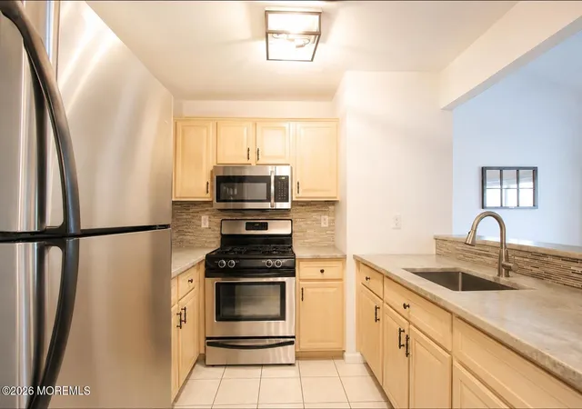 4th image of 12 Hackamore Ct, Tinton Falls, NJ 07753 | MLS# 22621559