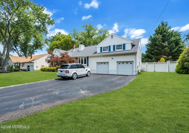 Photo 3 of Sale Pending at 10 Homestead Pl, Holmdel, NJ 07733 | MLS# 22621617 | Listing updated on 2026-09-22