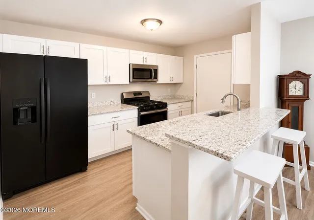Listing Photo 5 - Condo for sale in building located at 209 Clb Dr, Wall Township, NJ 07719
