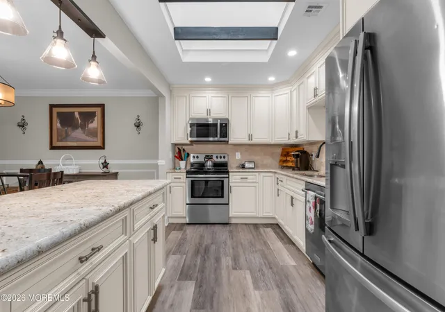 5th image of 10 Danbury Ct, Red Bank, NJ 07701 | MLS# 22621670