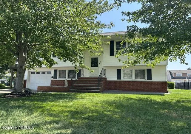 2nd image of 33 Freeman Ct, Toms River, NJ 08753 | MLS# 22621725