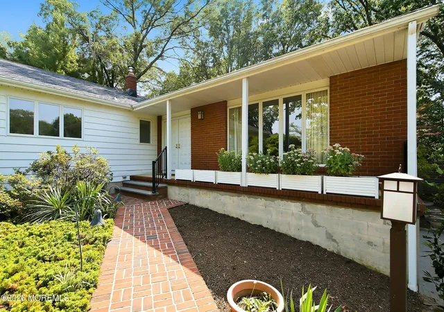Photo 2 of Sale Pending at 4 Bay Hl Rd, Leonardo, NJ 07737 | MLS# 22621887 | Listing updated on 2026-09-01