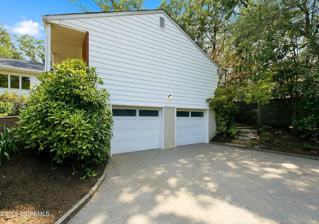 Photo 3 of Sale Pending at 4 Bay Hl Rd, Leonardo, NJ 07737 | MLS# 22621887 | Listing updated on 2026-09-01