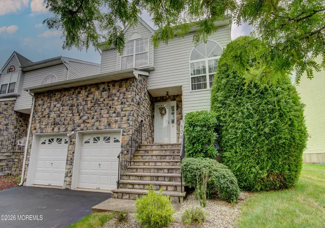 2nd image of 29 Hummingbird Ct, Marlboro, NJ 07746 | MLS# 22621767