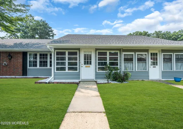 5th image of 426 Chatham Ct #A, Lakewood, NJ 08701 | MLS# 22622057