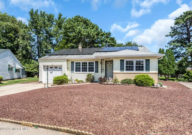 Photo 3 of Single family home for sale at 113 Edgewater Ct, Toms River, NJ 08757 | MLS# 22622869 | Listing updated on 2026-10-05