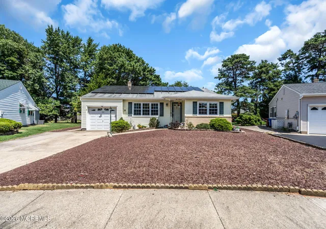 Photo 3 of Single family home for sale at 113 Edgewater Ct, Toms River, NJ 08757 | MLS# 22622869 | Listing updated on 2026-10-05