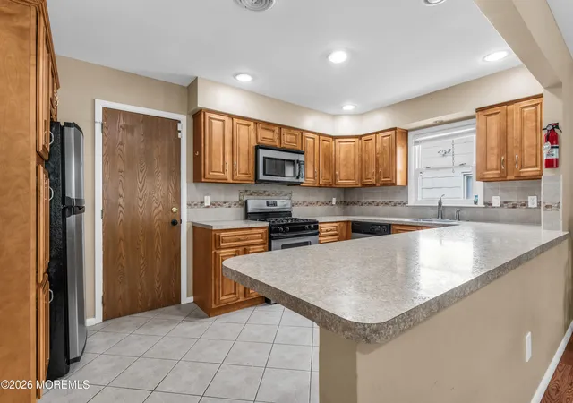Photo 3 of Single family home for sale at 42 Sheepshead Dr, Toms River, NJ 08757 | MLS# 22621942 | Listing updated on 2026-10-06