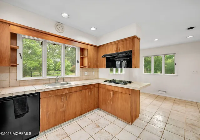 4th image of 1 Wakefield Ln, Piscataway, NJ 08854 | MLS# 22621980