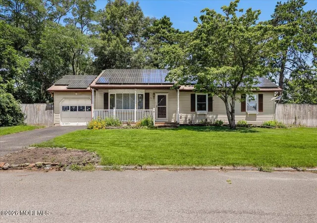 Photo 4 of Single family home for sale at 825 Madison Ave, Toms River, NJ 08757 | MLS# 22622074 | Listing updated on 2026-08-31