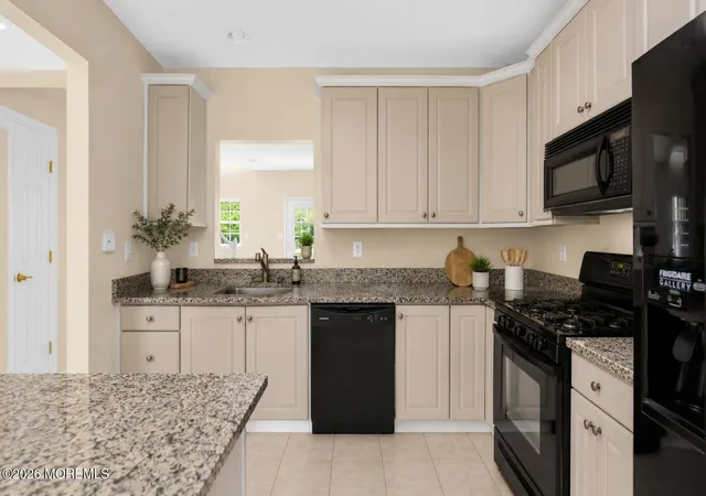 5th image of 14 W Aspen Wy, Matawan, NJ 07747 | MLS# 22622122