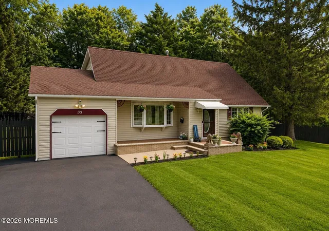 3rd image of 33 Heather Dr, Manalapan, NJ 07726 | MLS# 22623554