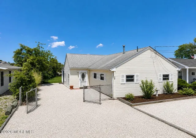 3rd image of 28 Lake Saint Clair Dr, Little Egg Harbor Twp, NJ 08087 | MLS# 22622171